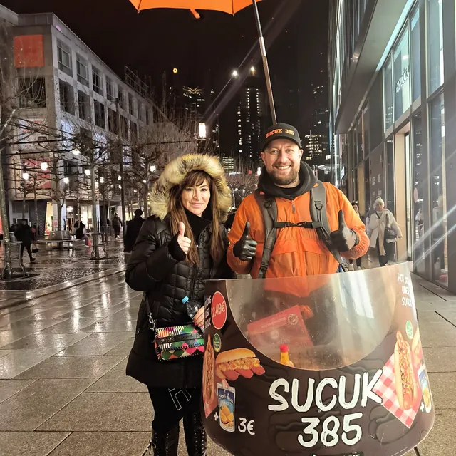 SUCUK 385 mit einer Schauspielerin aus Dubai in Frankfurt